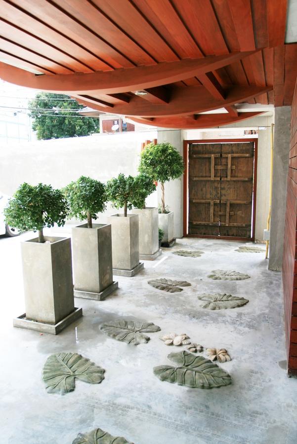 Bansabai Sabaidee Service Apartment Bangkok Luaran gambar